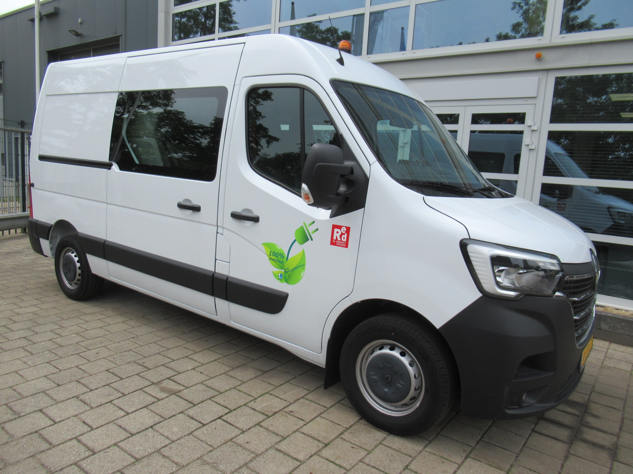 Renault Master Z.E. Dubbelcabine Bus L2H2